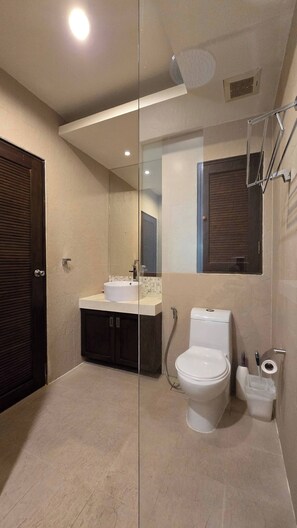 Condo, 1 Bedroom, Smoking, Balcony | Bathroom - Samui Home Apartmán v Meste Plai Laem Koh Samui (Koh Samui)