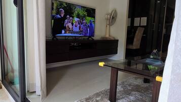 Condo, 1 Bedroom, Smoking, Balcony | Room amenity