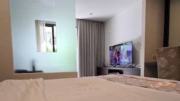 Condo, 1 Bedroom, Smoking, Balcony | Room amenity