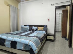 Deluxe Double Room - Pooja Homestay (Dharamshala)