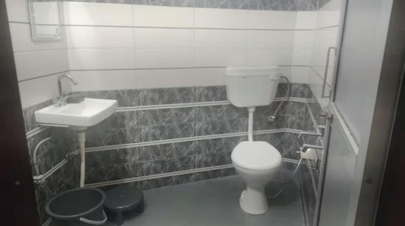 Shower, towels, soap, shampoo