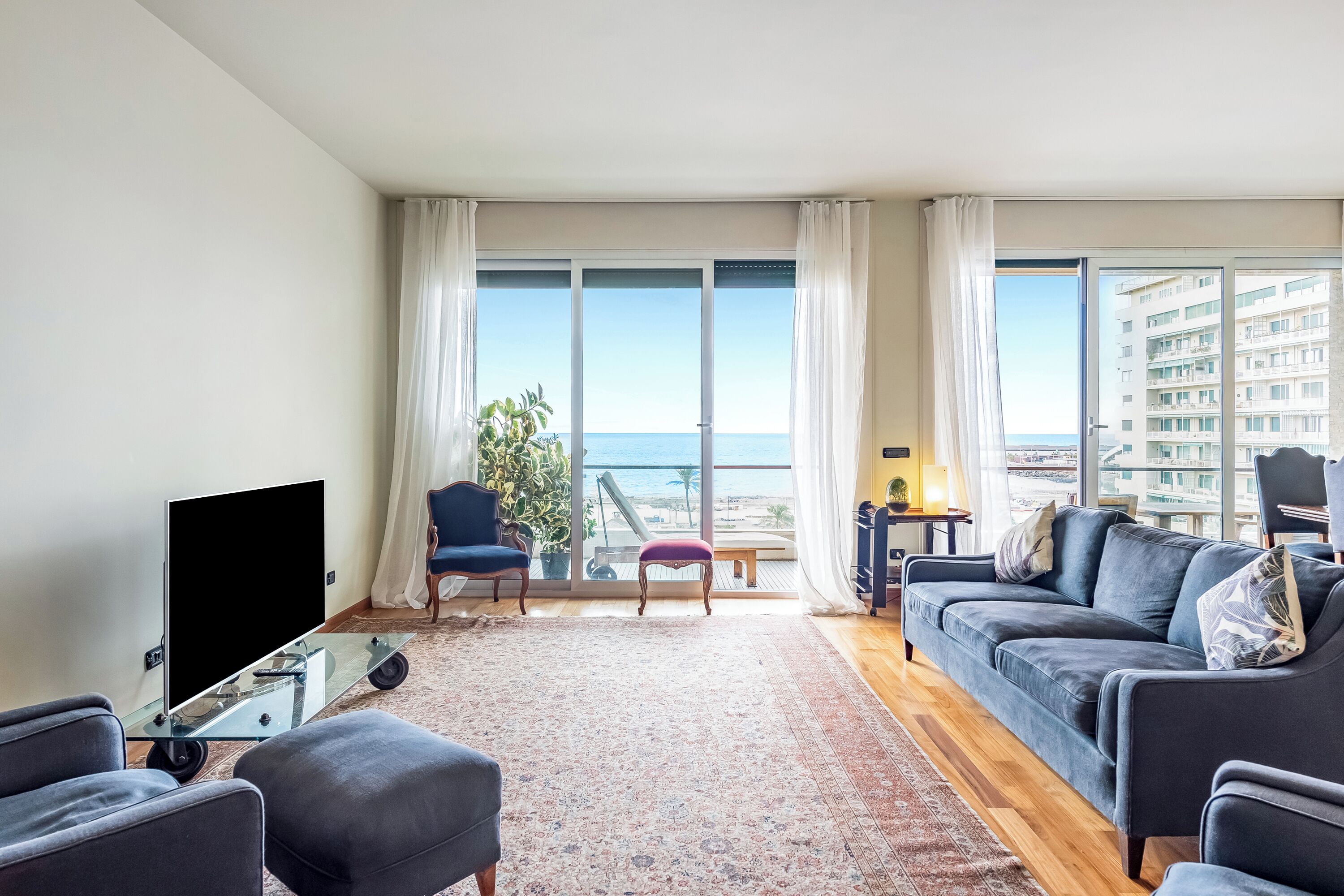 Family Apartment, 2 Bedrooms, Terrace (Piazza Rossetti 3A/8) | Living area | Smart TV