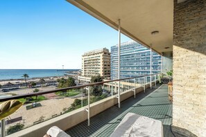 Apartamento familiar, varias habitaciones (Piazza Rossetti 3A/8) | Terraza o patio