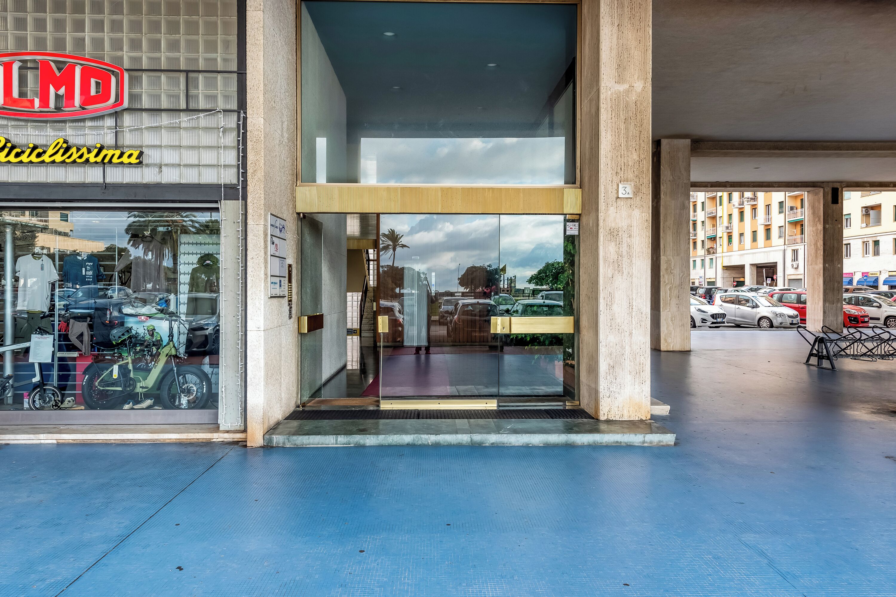 Familjelägenhet - flera sovrum (Piazza Rossetti 3A/8A) | Boendets fasad