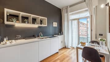Family Apartment, Multiple Bedrooms (Piazza Rossetti 3A/8A) | Private kitchenette
