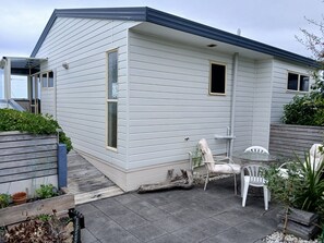 Outdoor dining - A fan of sunrises and sunsets?
Watch beautiful sunrises from your bed (Re Beach)
