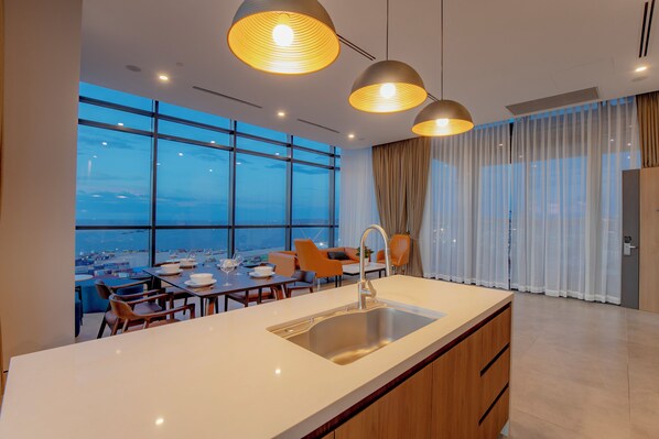 Family Room, Balcony, Sea View | Private kitchen - SEASCAPE PALACE HOTEL (Preah Sihanouk)