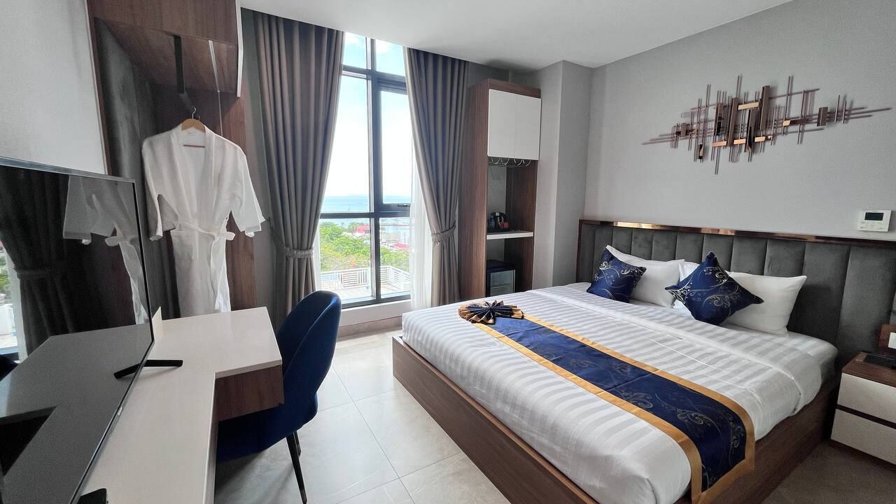 Standard Single Room, 1 Queen Bed, Non Smoking | Free WiFi, bed sheets