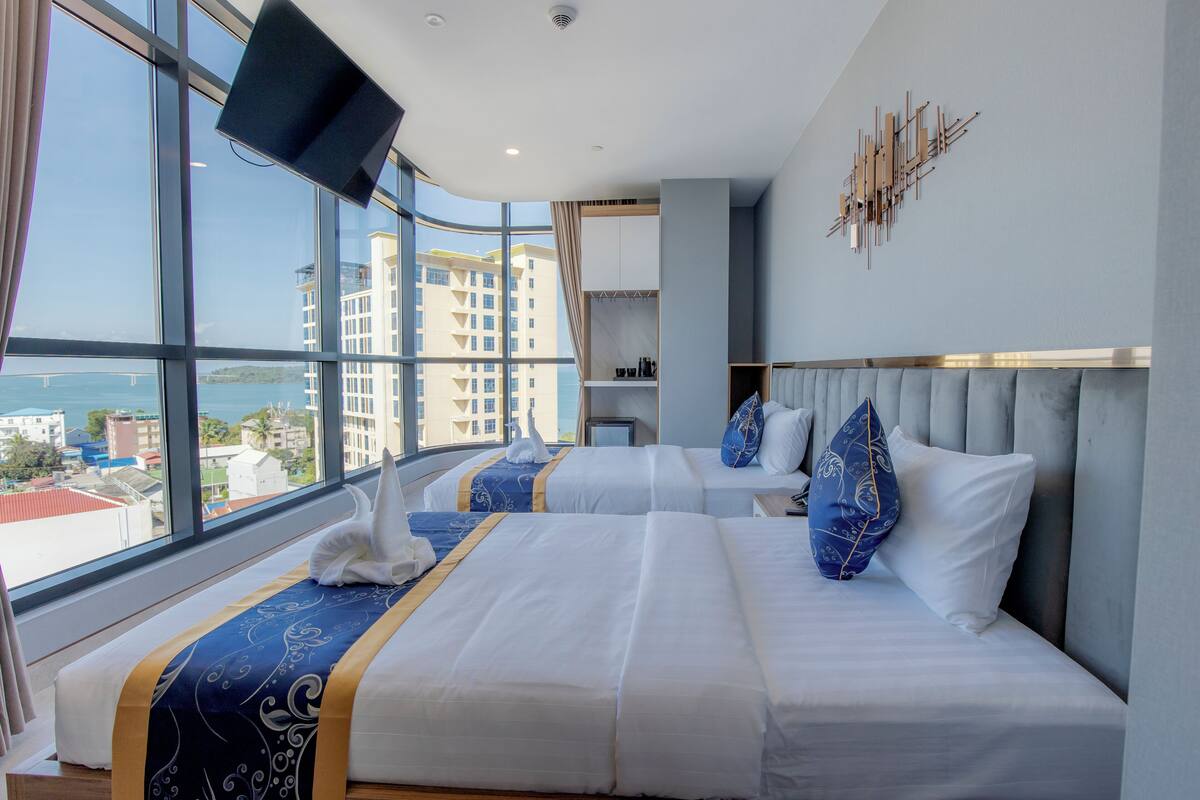 Deluxe Twin Room, City View | Free WiFi, bed sheets