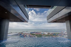 Indoor pool - SEASCAPE PALACE HOTEL (Preah Sihanouk)