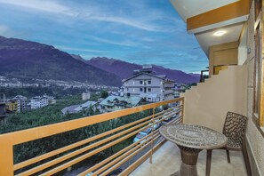 Deluxe Room - Sky Bird Nest (Manali)