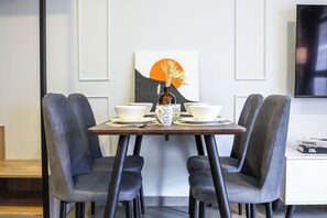 Kamar Quadruple Premium | Setrika/meja setrika dan Wi-Fi gratis