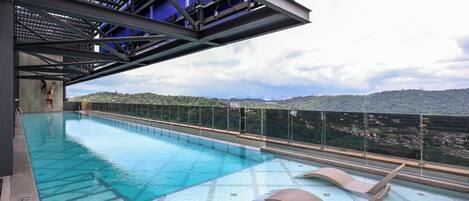 Pool auf dem Dach
