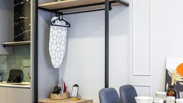 Habitación cuádruple Premium | Tabla de planchar con plancha y wifi gratis