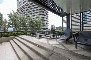 Outdoor pool - Mossaz Suites by Mana Mana (Petaling Jaya)