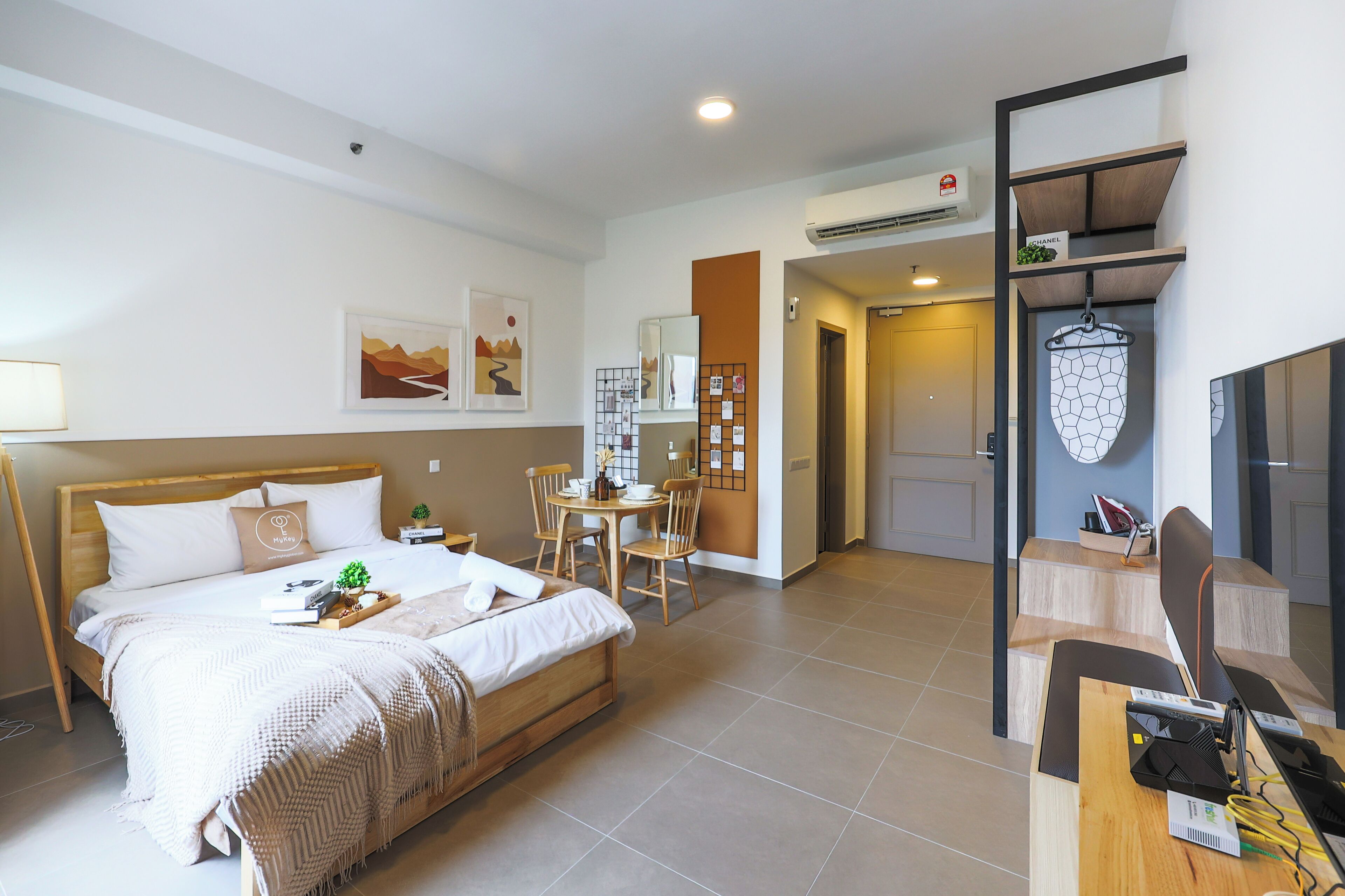 Tabla de planchar con plancha y wifi gratis 