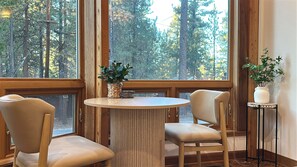 Dining - Cozy 2BD/2BA Cabin in the Heart of Big Bear Lake (Big Bear Lake)