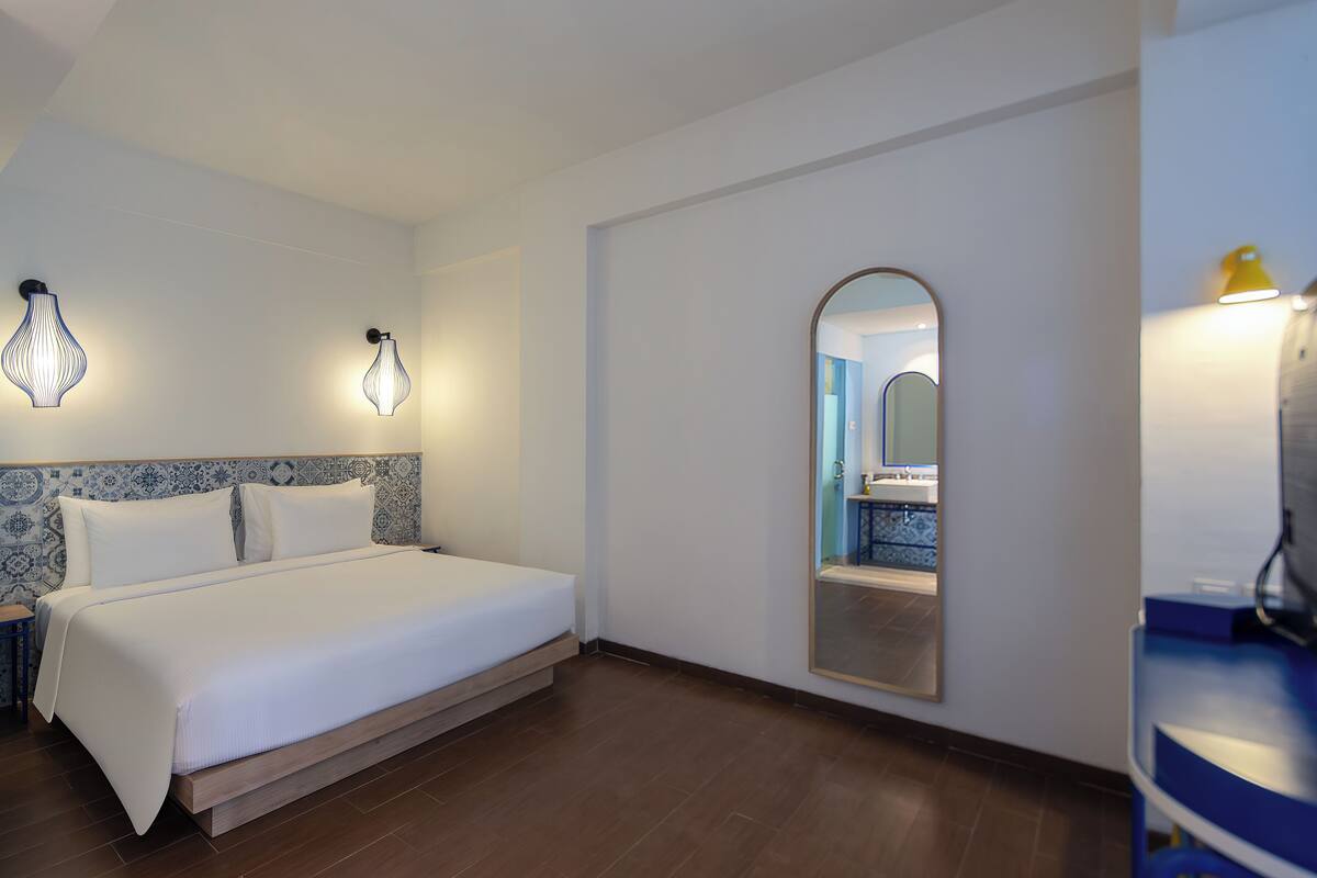 Basic Double Room | Desk, soundproofing, WiFi (free)