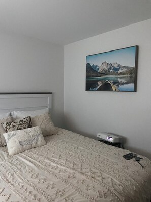 Una scrivania, ferro/asse da stiro, Wi-Fi, lenzuola