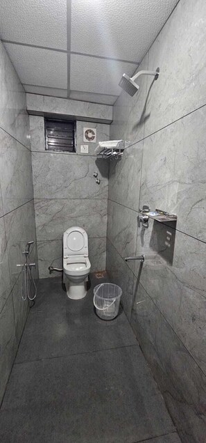 Shower, towels, soap, shampoo - NIRA Residency (Thiruvananthapuram)