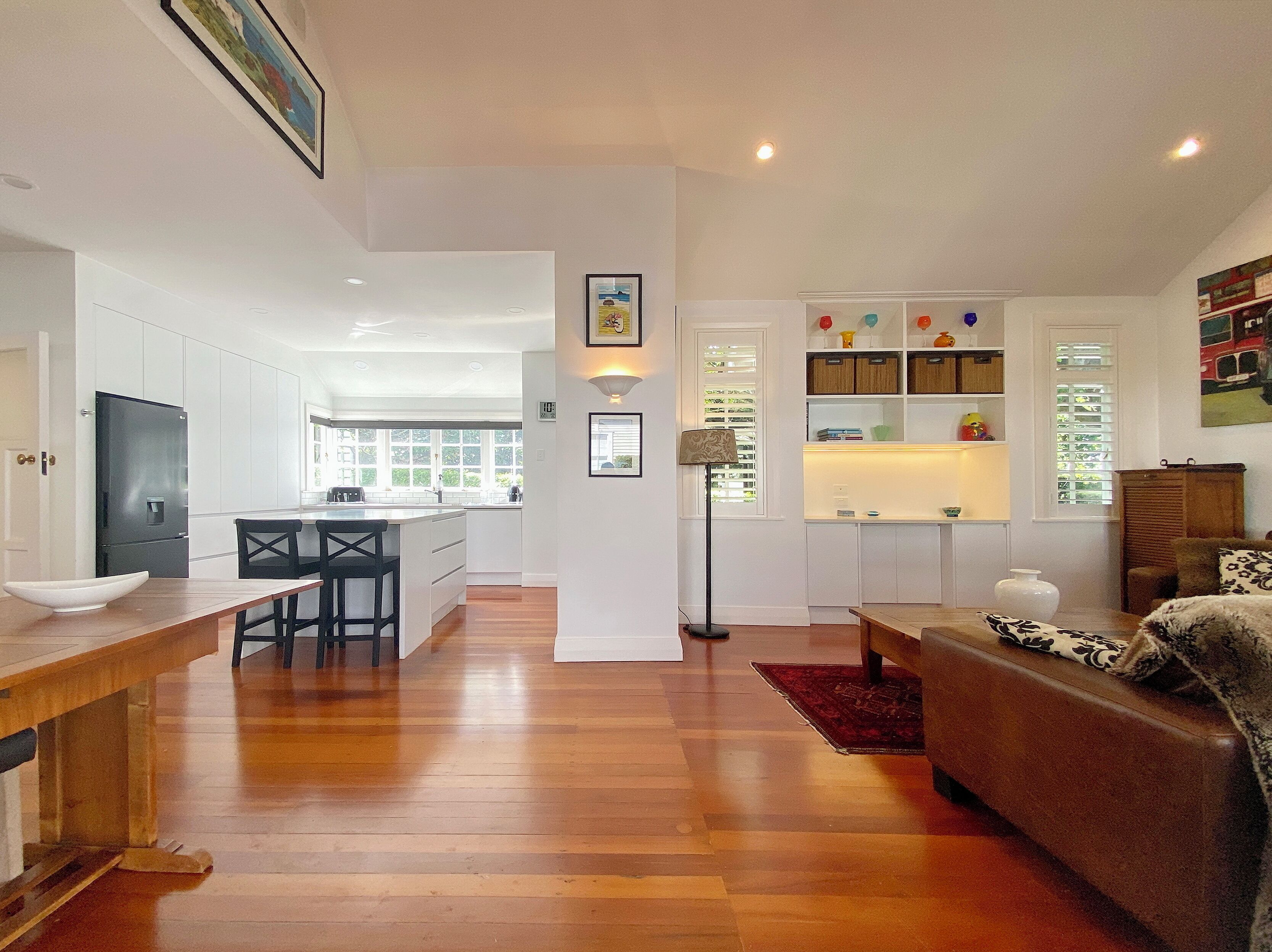 Smart TV, books, stereo, printers