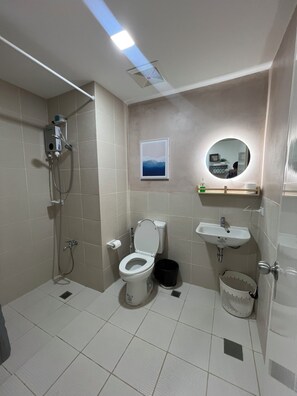 タオル、石鹸、トイレットペーパー