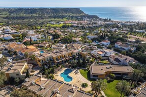 Exterior - Relaxing Luz Townhouse · Pool · Garden Oasis near Praia da Luz (Luz)