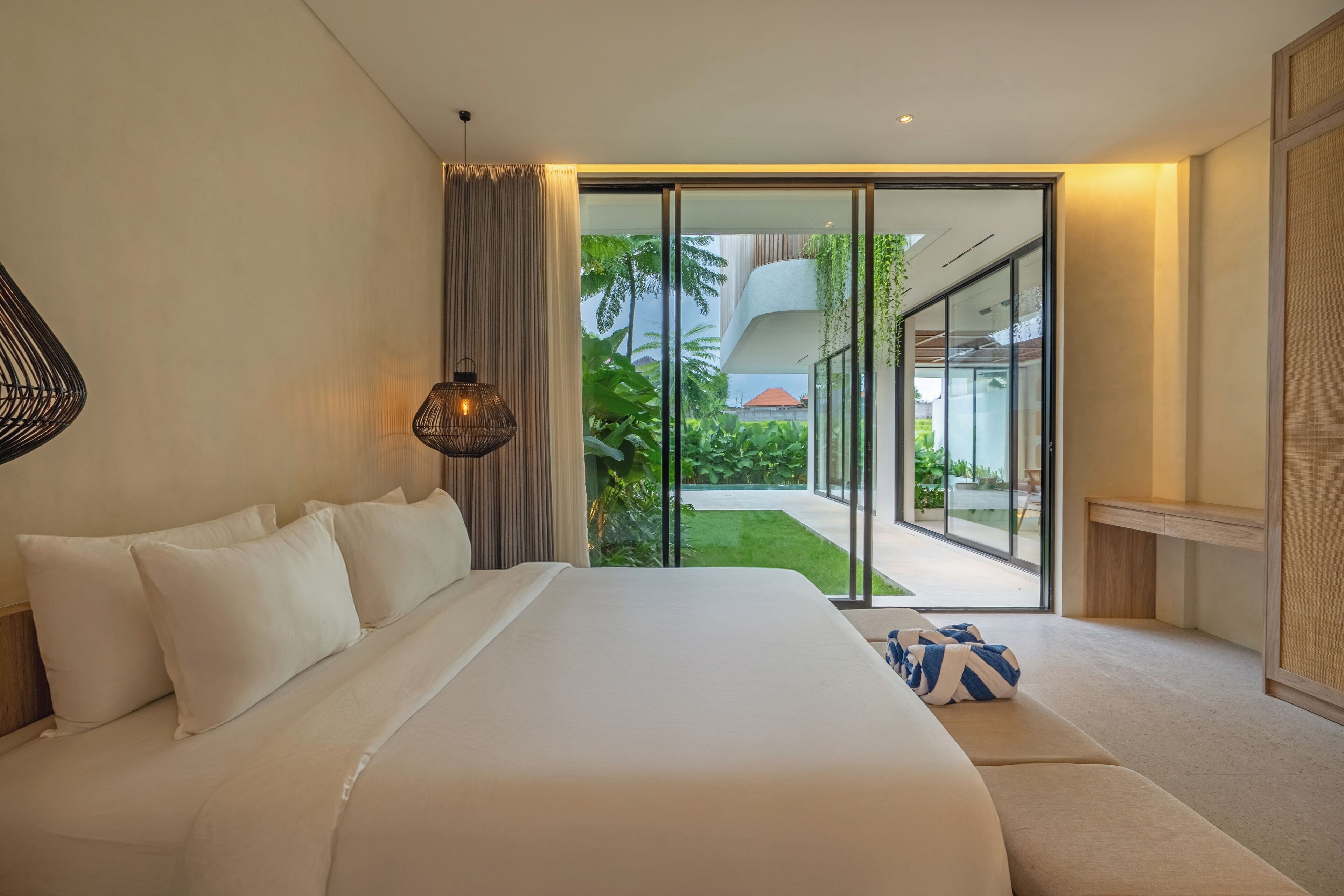 Classic Villa | Iron/ironing board