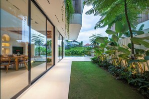 Basic Villa | Living area | Flat-screen TV - Sona Villa by Betterplace (Canggu)