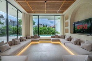 Classic Villa | Living room | Flat-screen TV - Sona Villa by Betterplace (Canggu)