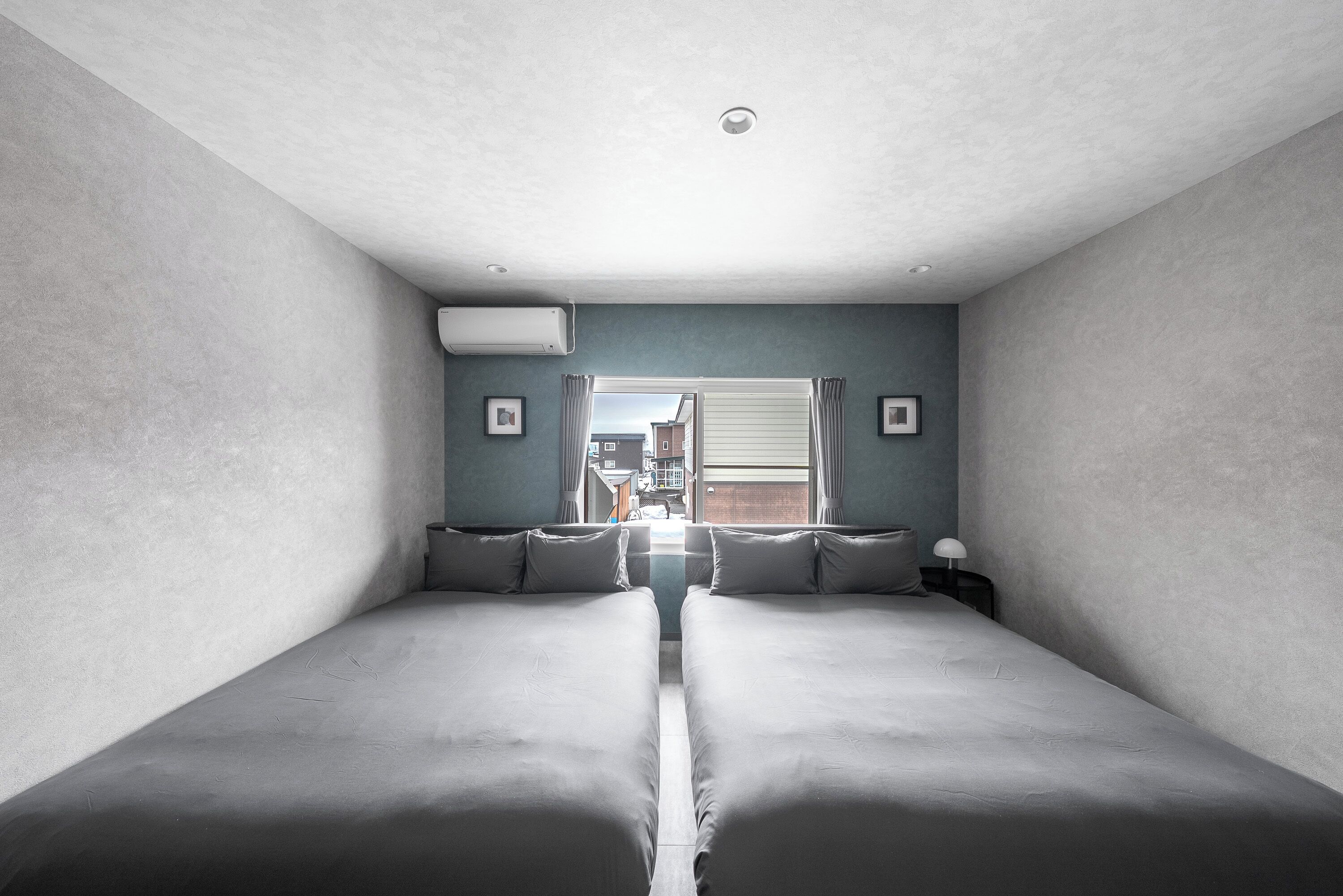 Skrivbord, strykjärn/strykbräda och gratis wi-fi