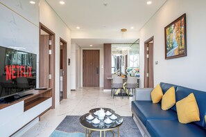 Desk, laptop workspace, free WiFi - Urban Signature Residence Thu Thiem (Thanh pho Ho Chi Minh)