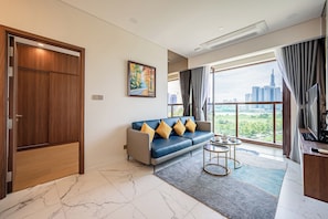 Studio Suite cơ bản, ban công, quang cảnh thành phố | Bàn, khu vực làm việc phù hợp cho laptop