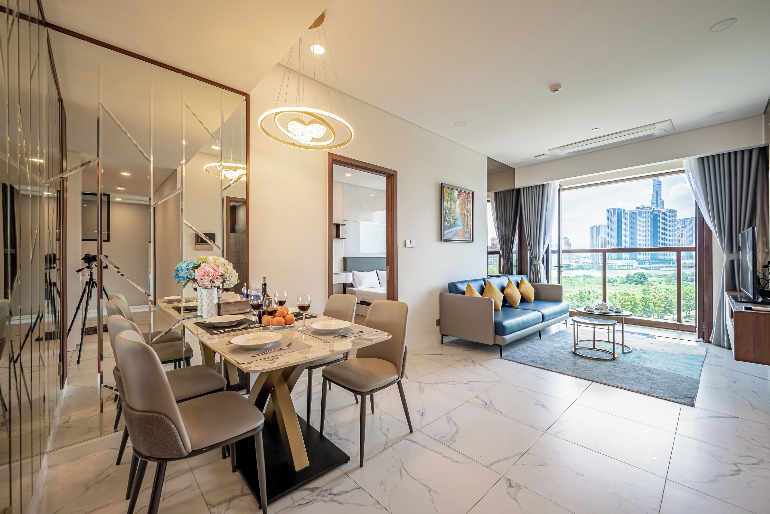 Desk, laptop workspace, free WiFi