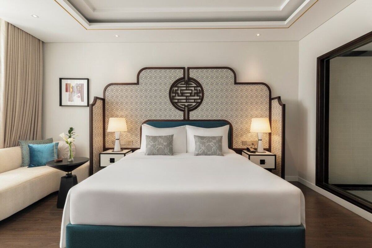 Family Room | Minibar (free items), in-room safe, desk, soundproofing