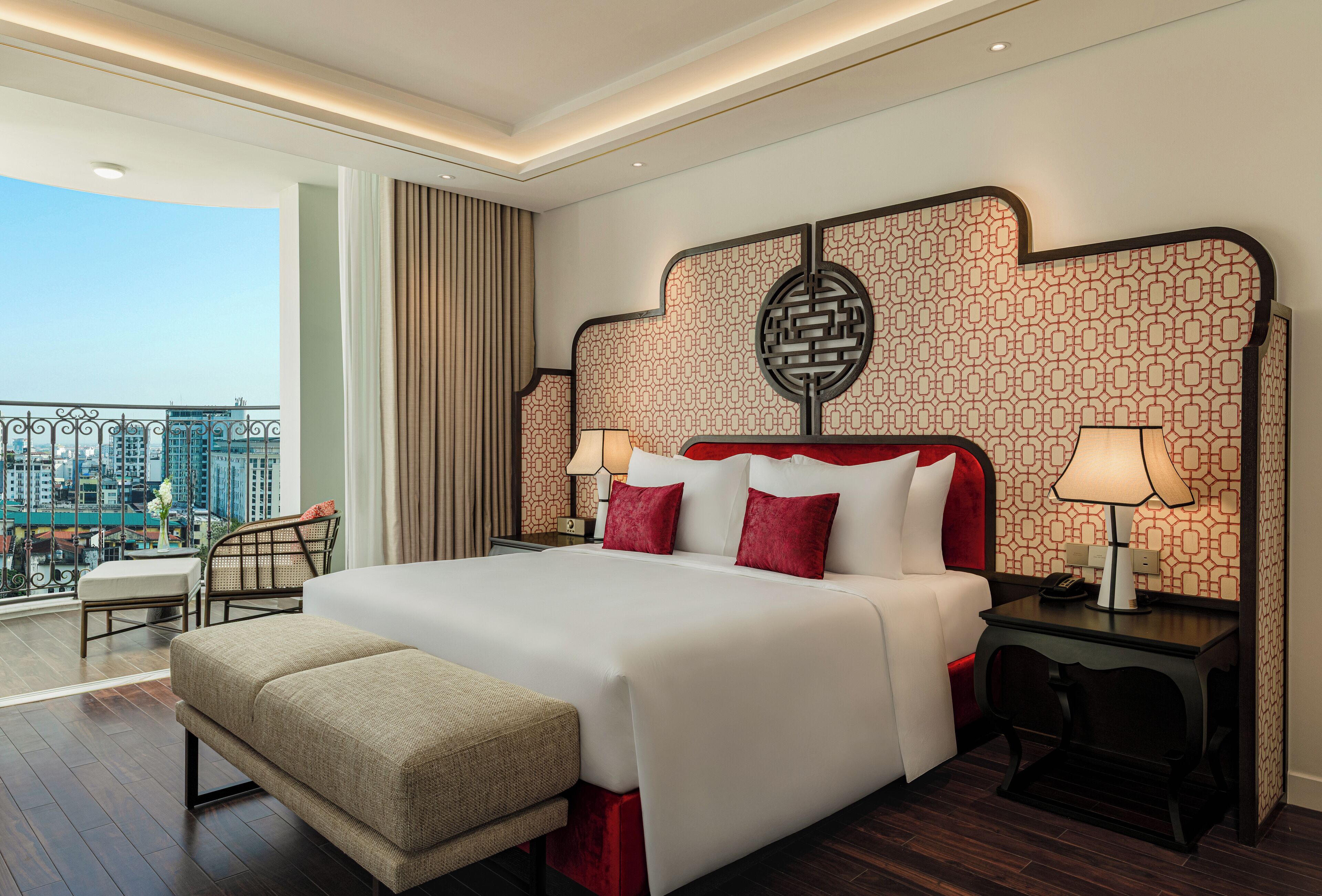 Suite panorámica, vistas al río | Caja fuerte, escritorio, tabla de planchar con plancha y wifi gratis