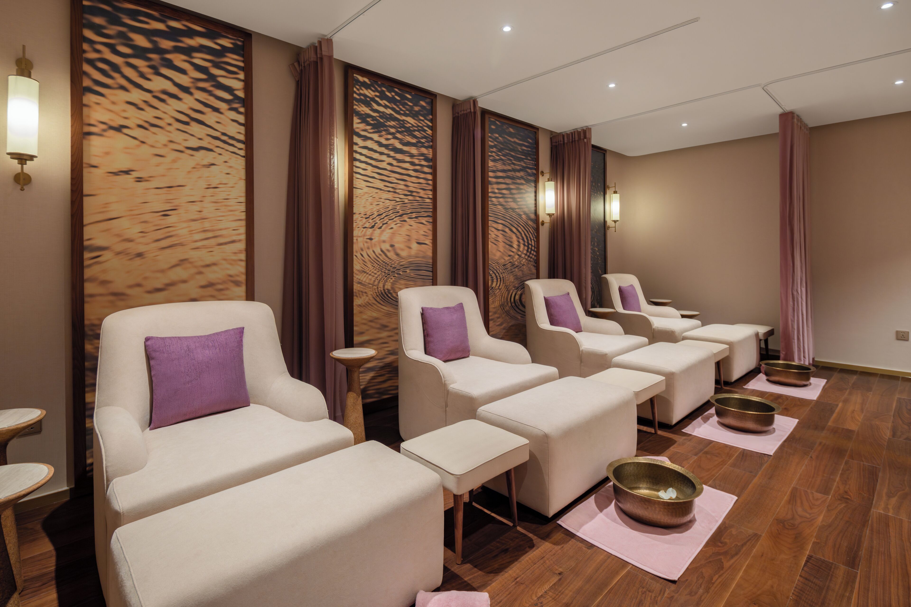 Couples treatment room(s), sauna, steam room, body treatments
