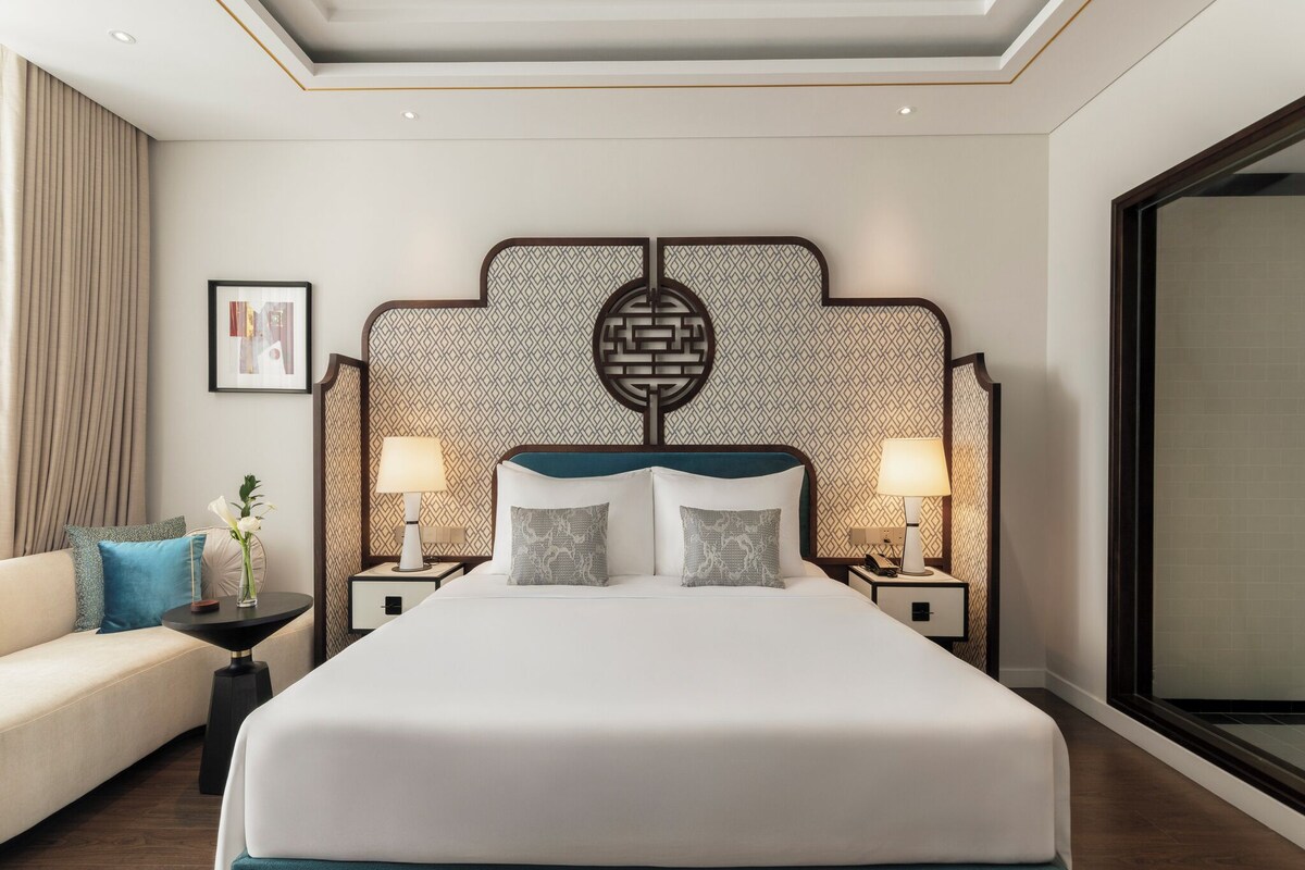Minibar (free items), in-room safe, desk, soundproofing