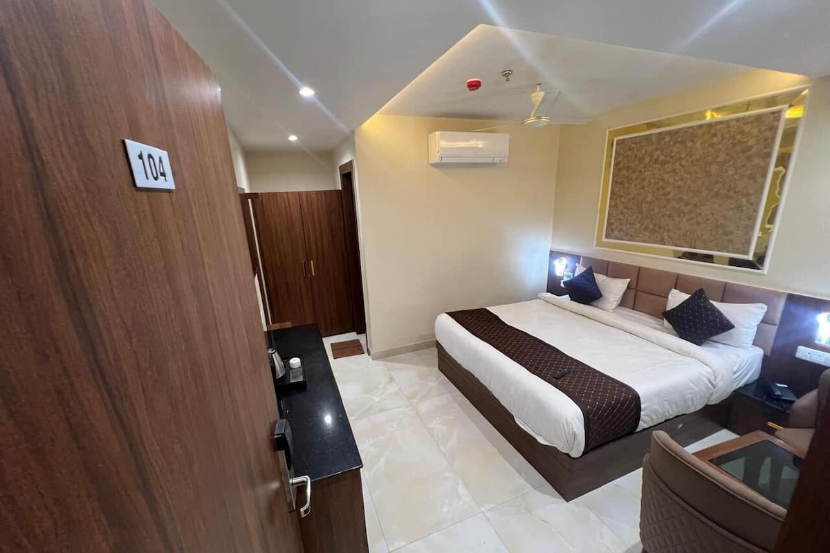 Basic Double Room | Soundproofing, WiFi (free)