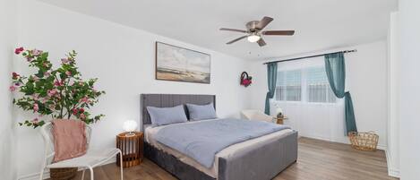 4 bedrooms, desk, iron/ironing board, free WiFi