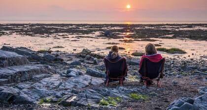 Spacious Two-Storey Home, 3 Bedrooms, 2 Bathrooms, 2 Living Rooms, Parking