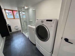 Interior - Spacious Two-Storey Home, 3 Bedrooms, 2 Bathrooms, 2 Living Rooms, Parking (Rivière-du-Loup)