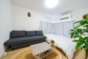 TV - Under The Moon 3 minutes from Shin-Okubo Station (Hyakunincho, Shinjuku-ku)