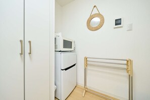 Unclassified image, 4 of 35, button