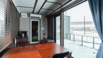 Quadrupla Basic, non fumatori, vista città | Tende oscuranti, Wi-Fi gratuito, lenzuola