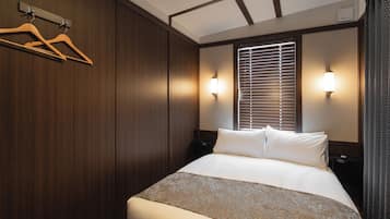 Quadrupla Basic, non fumatori, vista città | Tende oscuranti, Wi-Fi gratuito, lenzuola