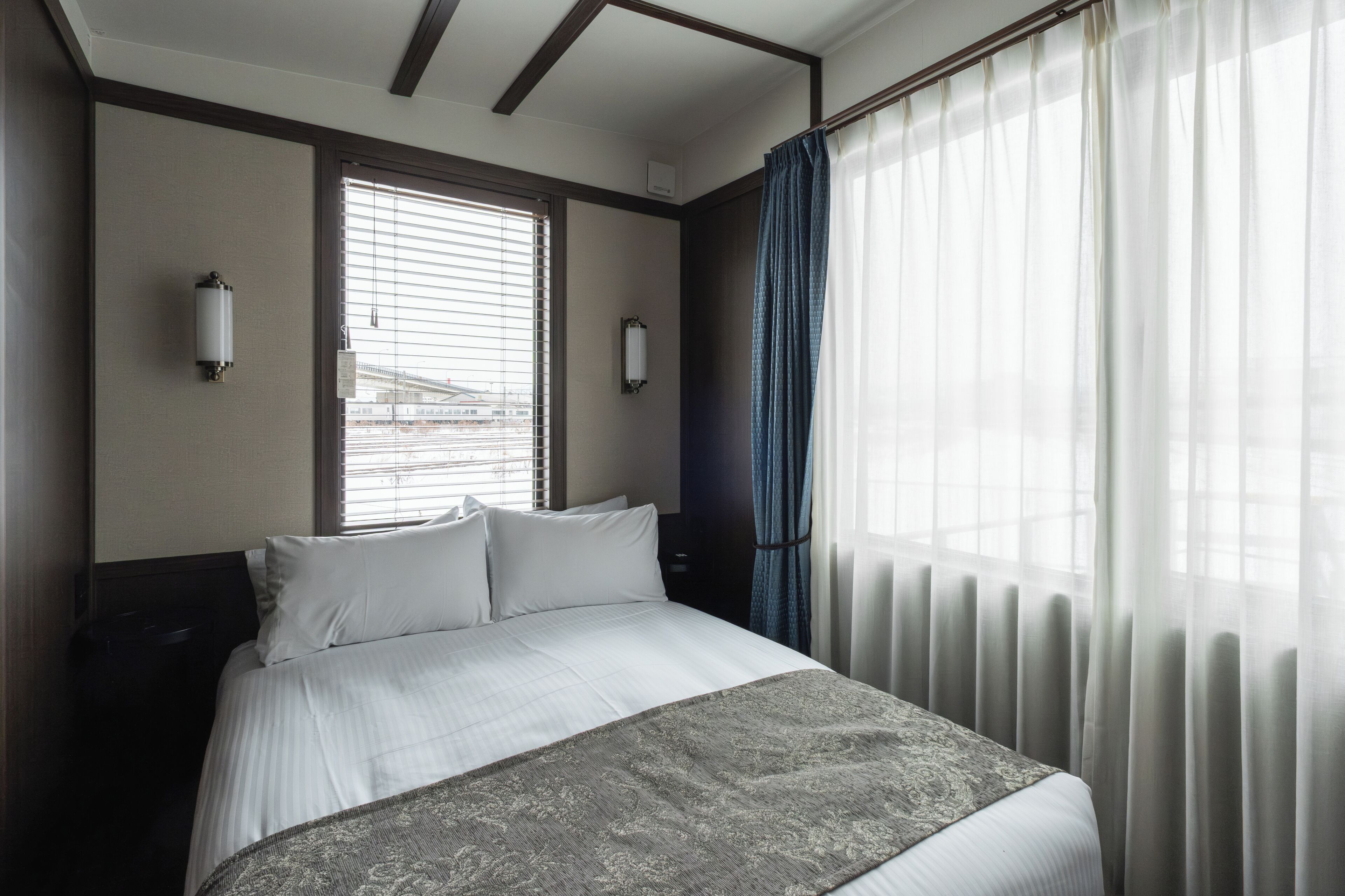 ベーシック 4 人部屋 禁煙 シティビュー | 遮光カーテン、WiFi (無料)、ベッドシーツ