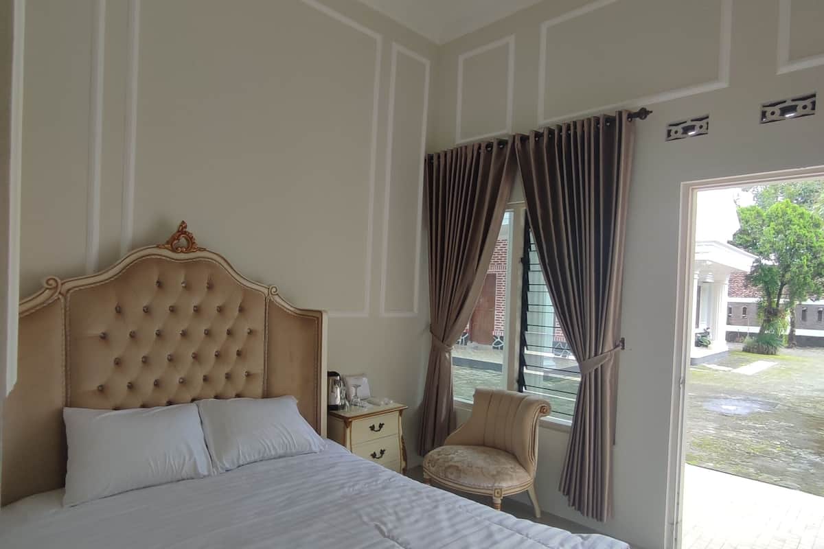 Standard Double Room | Desk, laptop workspace, free WiFi