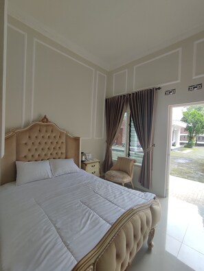 Standard Double Room | Desk, laptop workspace, free WiFi - House of Masjid Jogokariyan Kaliurang (Yogyakarta)