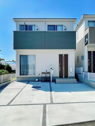 Tanzhage in a newly built house in the countryside near the sea.